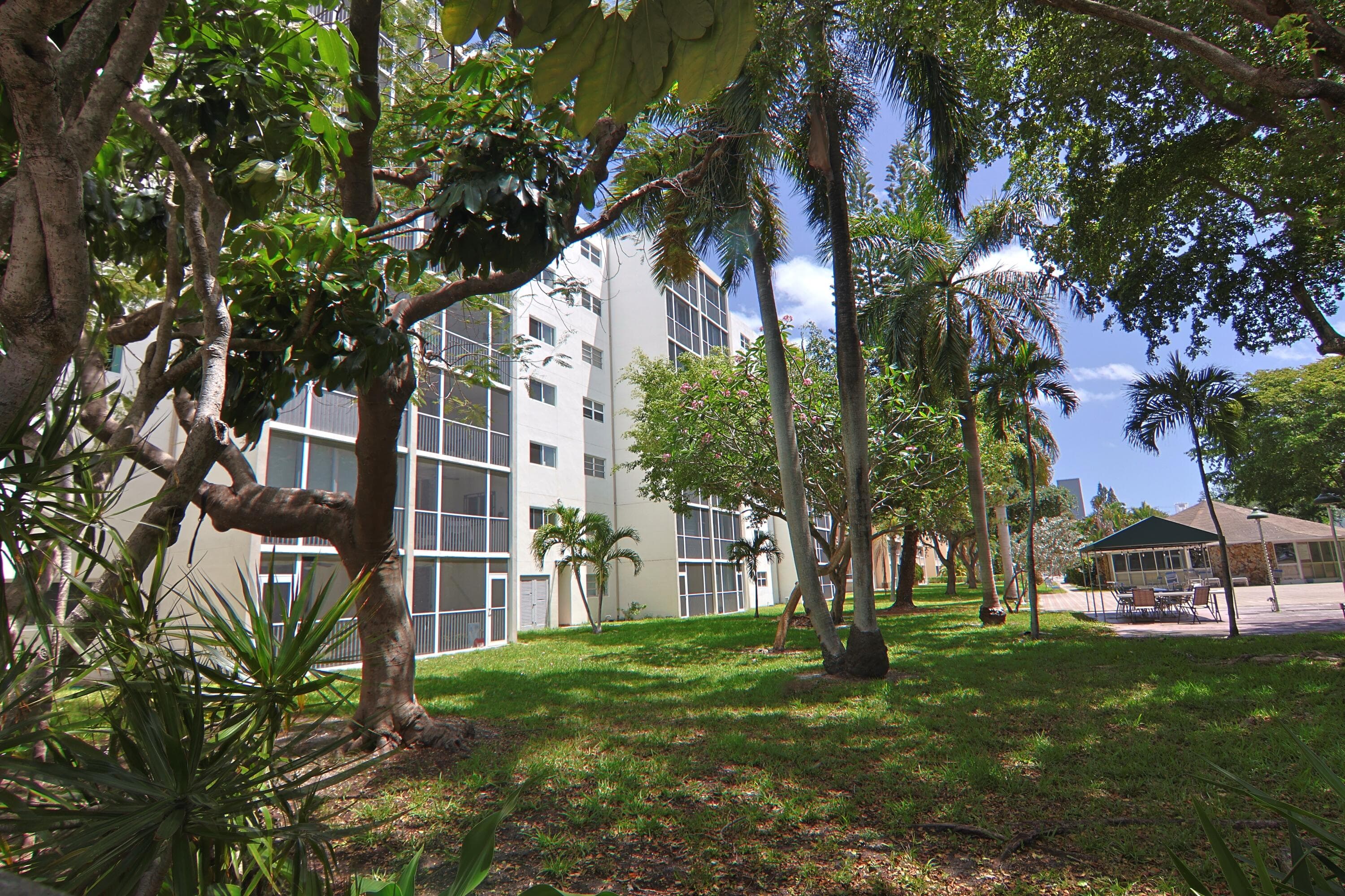 1000 NE 12th Avenue 106, Hallandale Beach, FL 33009 24