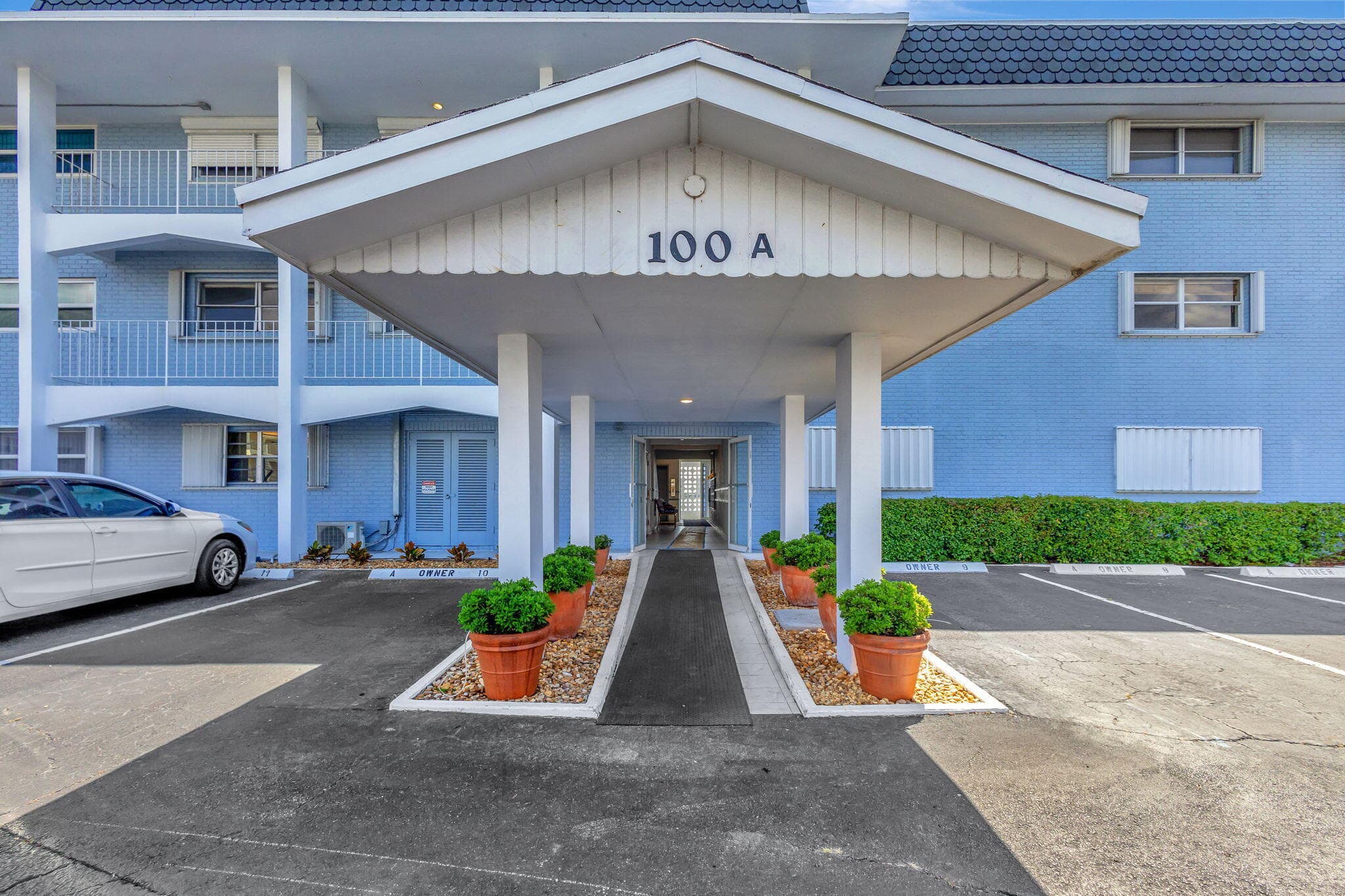 100 Shore Court 304, North Palm Beach, FL 33408