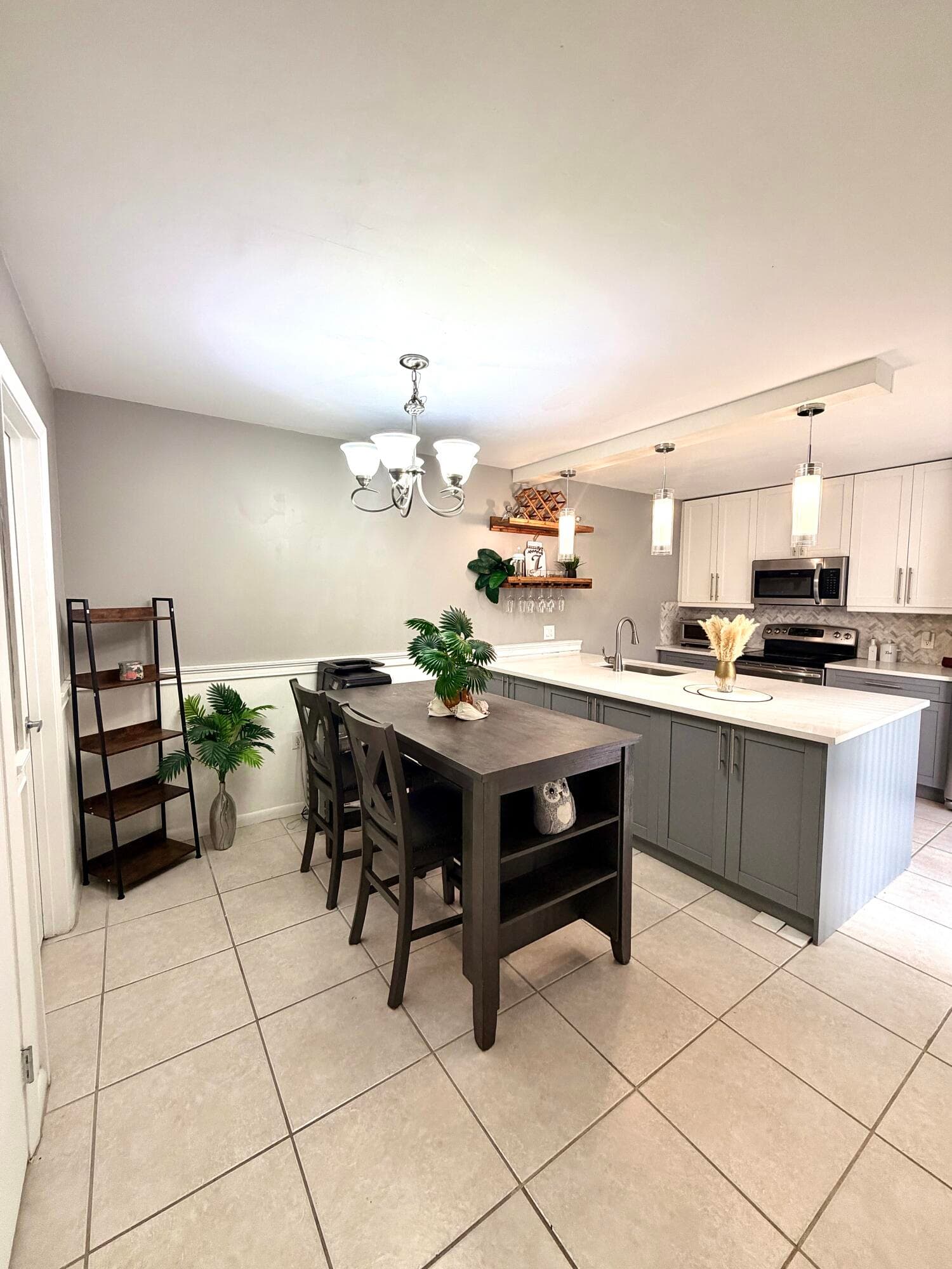 812 8th Way, West Palm Beach, FL 33407 8