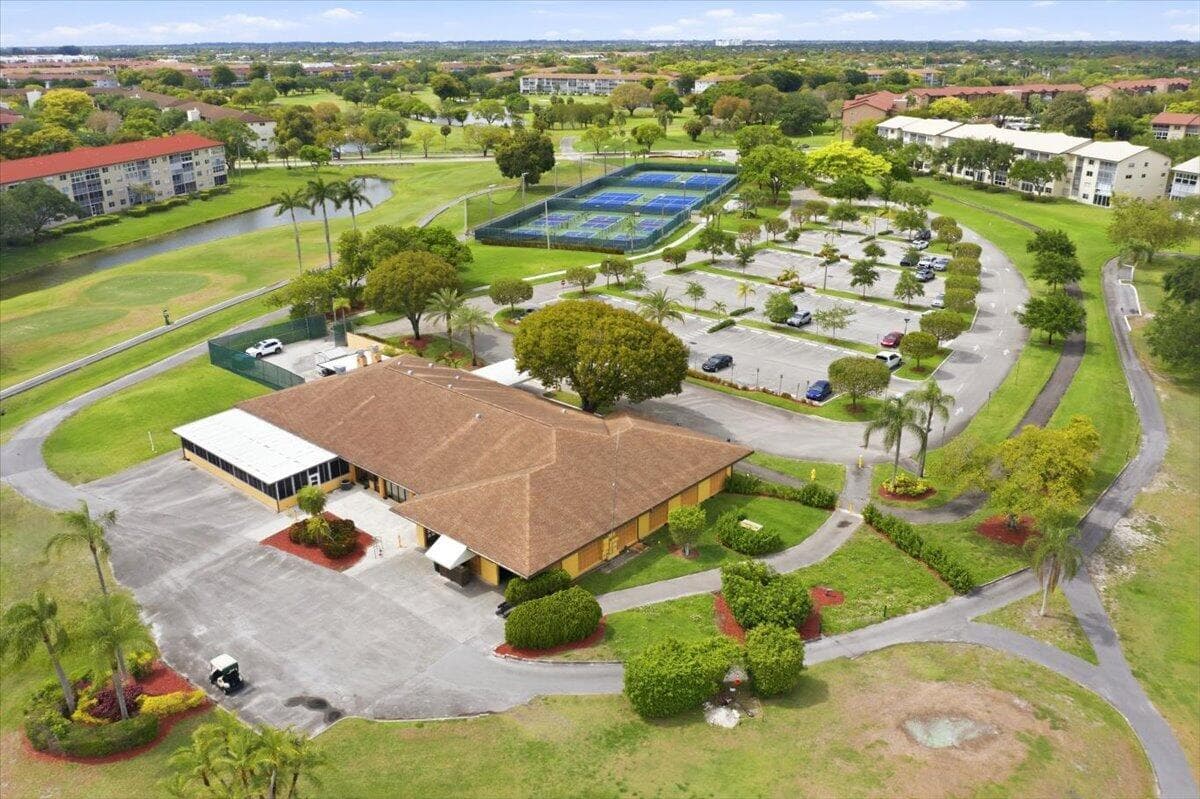 700 SW 128th Avenue 310c, Pembroke Pines, FL 33027 33