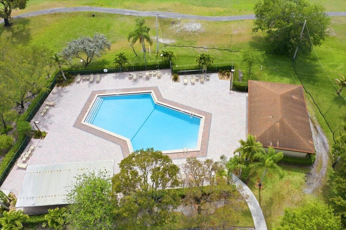 700 SW 128th Avenue 310c, Pembroke Pines, FL 33027 36
