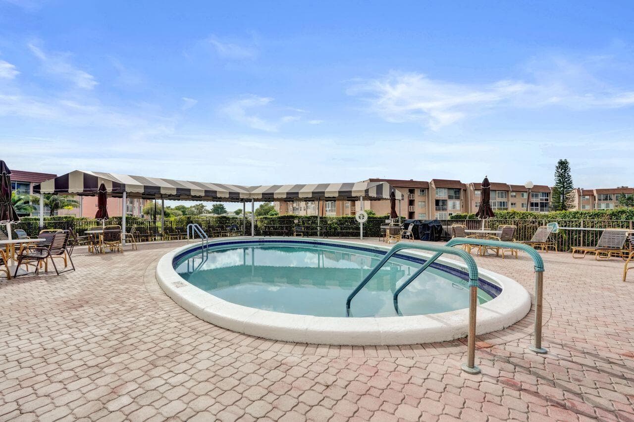 9460 Sunrise Lakes Boulevard 106, Sunrise, FL 33322 33