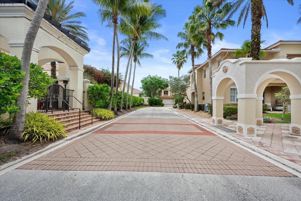 5102 Artesa Way W, Palm Beach Gardens, FL 33418 34