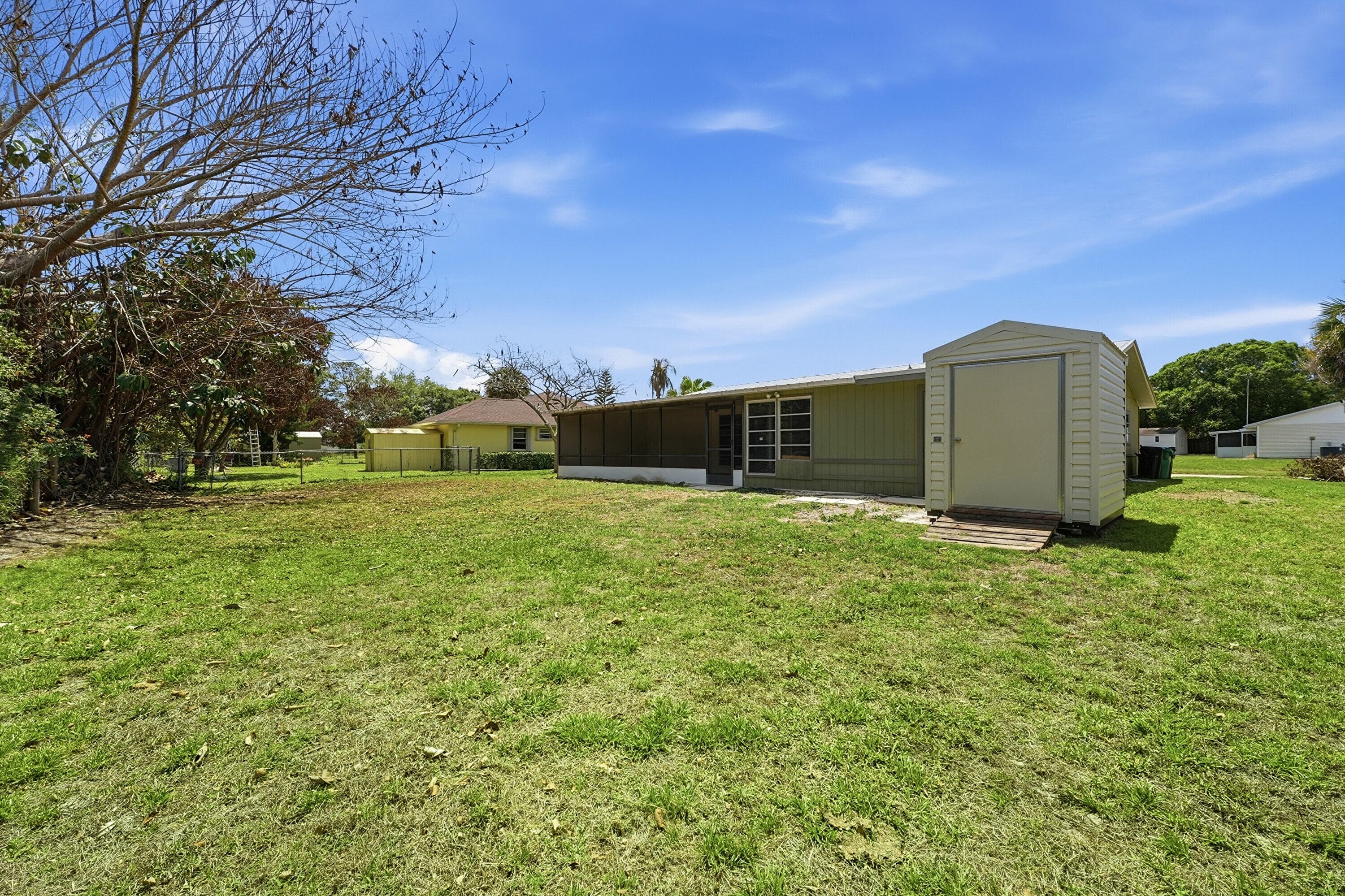 445 NE Armory Circle, Port St. Lucie, FL 34983 25