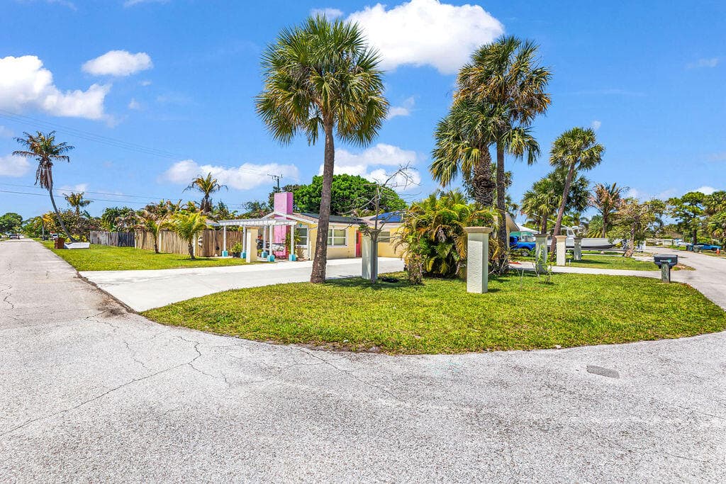 614 SE Flamingo Avenue, Stuart, FL 34996 7