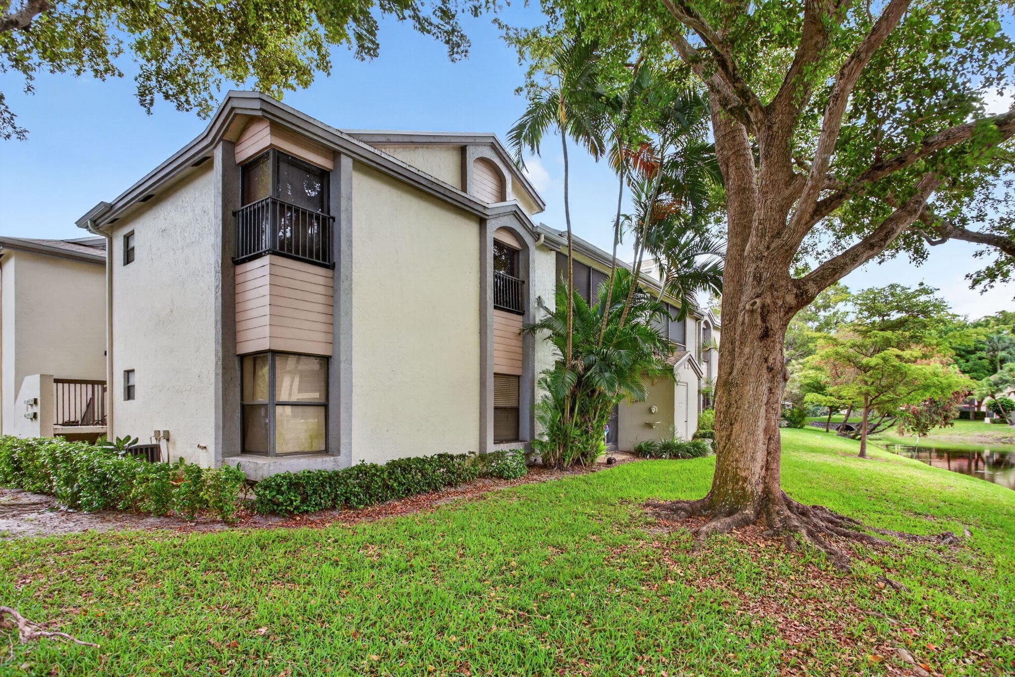 4500 Carambola Circle S 27305, Coconut Creek, FL 33066 2