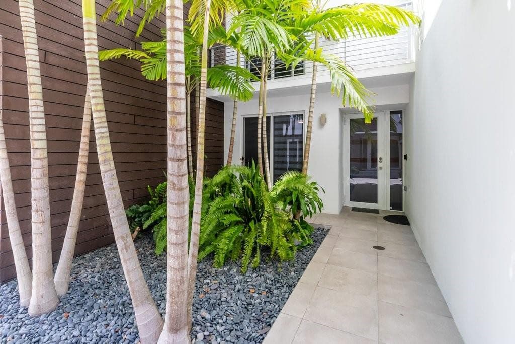 700 NE 14th Avenue 208, Fort Lauderdale, FL 33304 3