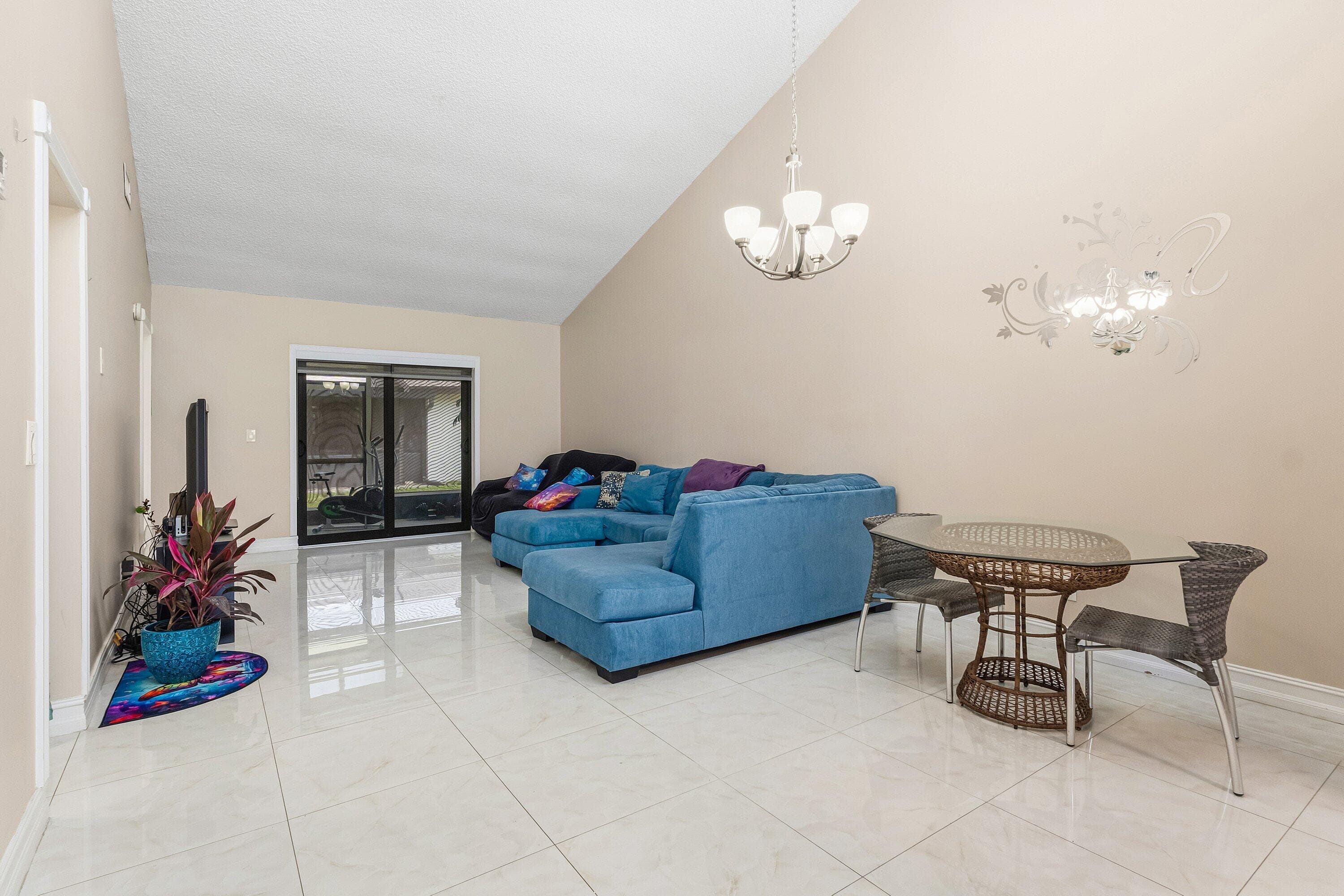 1875 Abbey Road, West Palm Beach, FL 33415 9