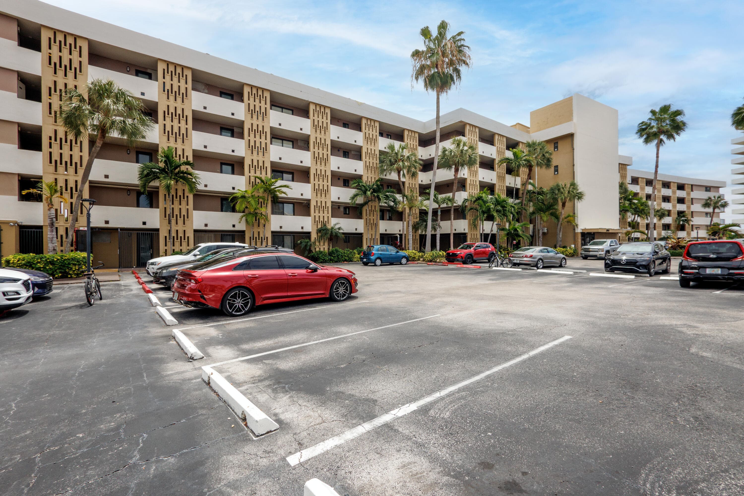 301 Golden Isles Drive 412, Hallandale Beach, FL 33009 30
