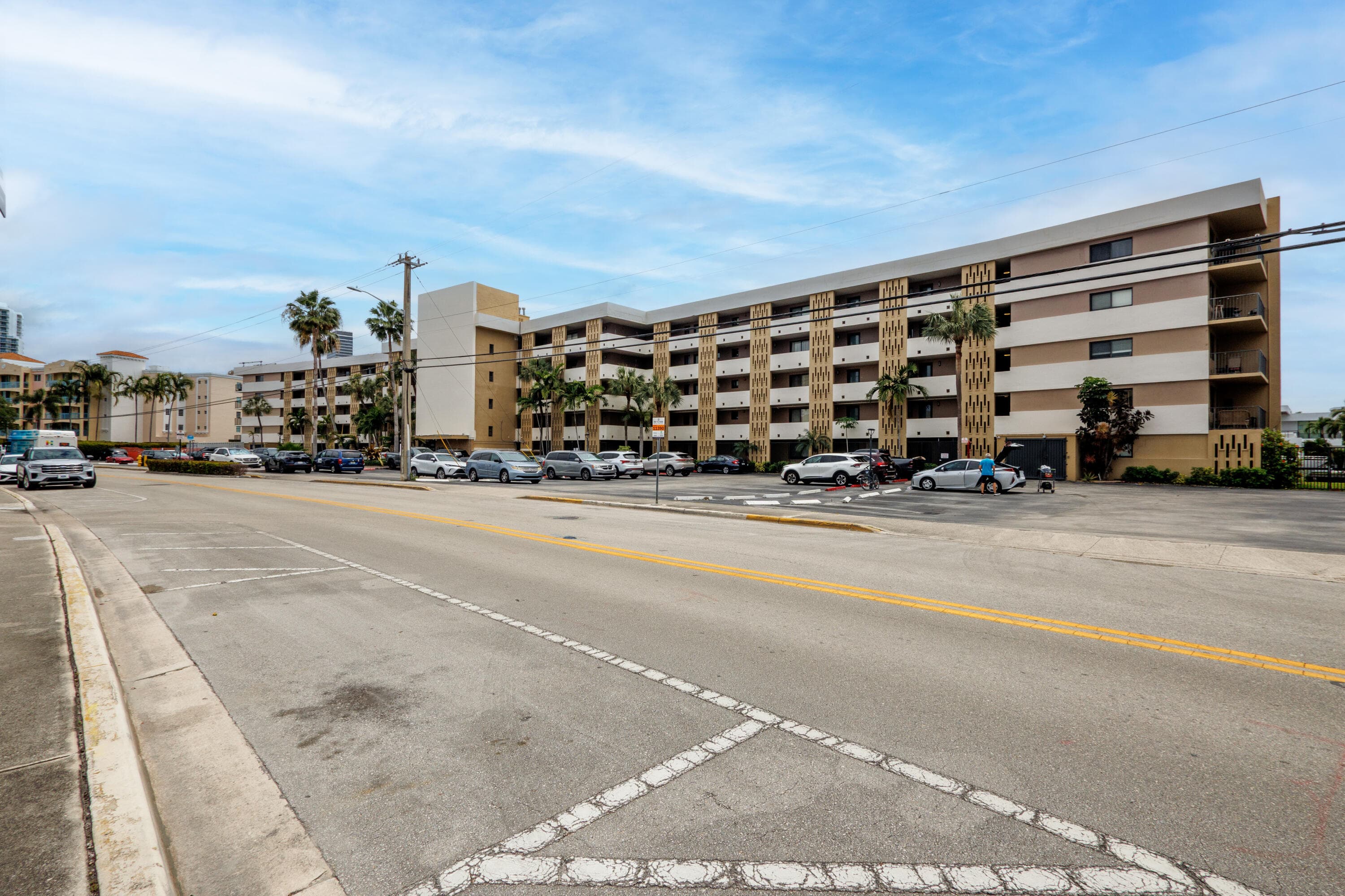 301 Golden Isles Drive 412, Hallandale Beach, FL 33009 31