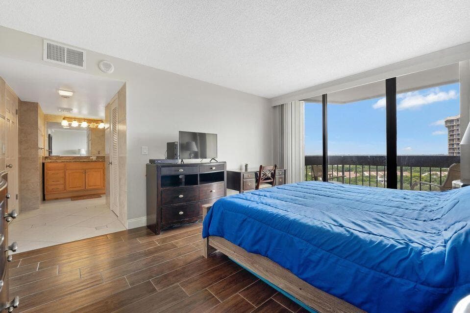 2400 Presidential Way 1206, West Palm Beach, FL 33401 14