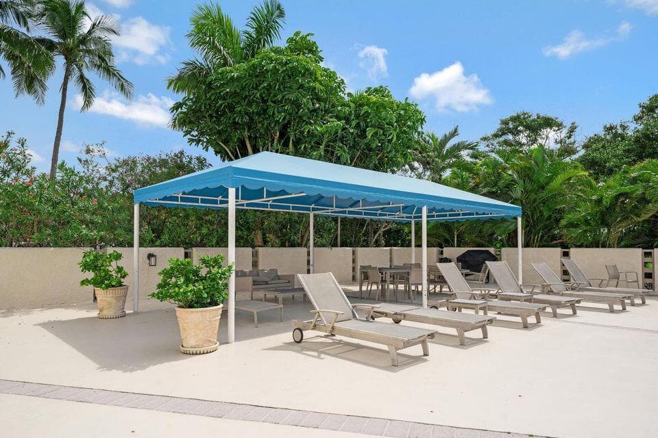 2400 Presidential Way 1206, West Palm Beach, FL 33401 28