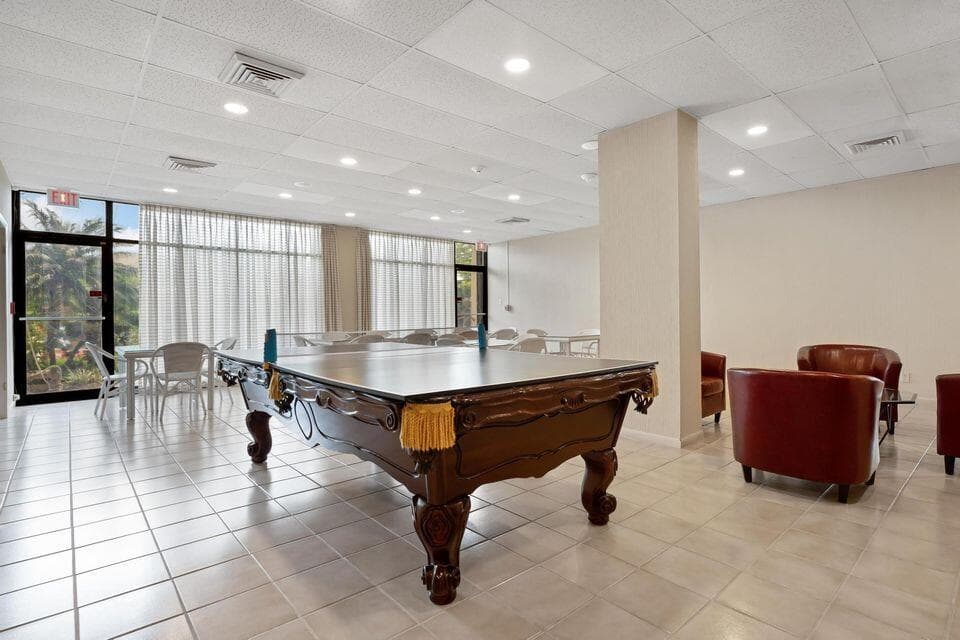 2400 Presidential Way 1206, West Palm Beach, FL 33401 31