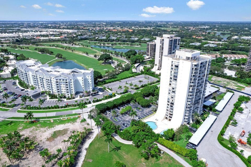2400 Presidential Way 1206, West Palm Beach, FL 33401 37