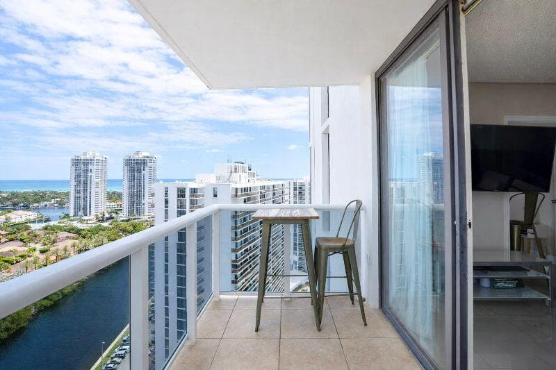 3675 N Country Club Drive 2401, Aventura, FL 33180 4