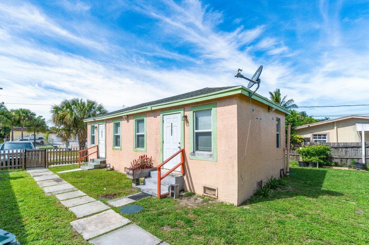 320 Swain Boulevard, Greenacres, FL 33463 2