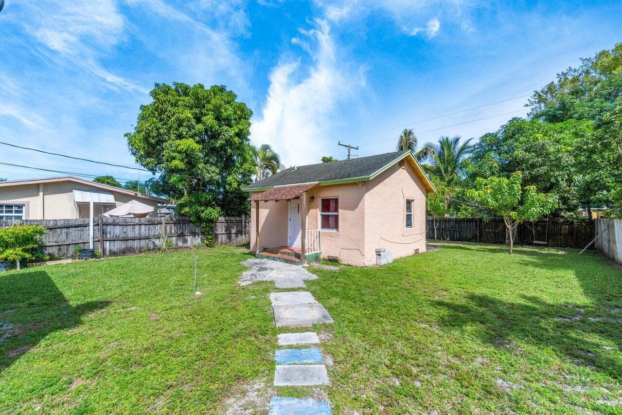 320 Swain Boulevard, Greenacres, FL 33463 3