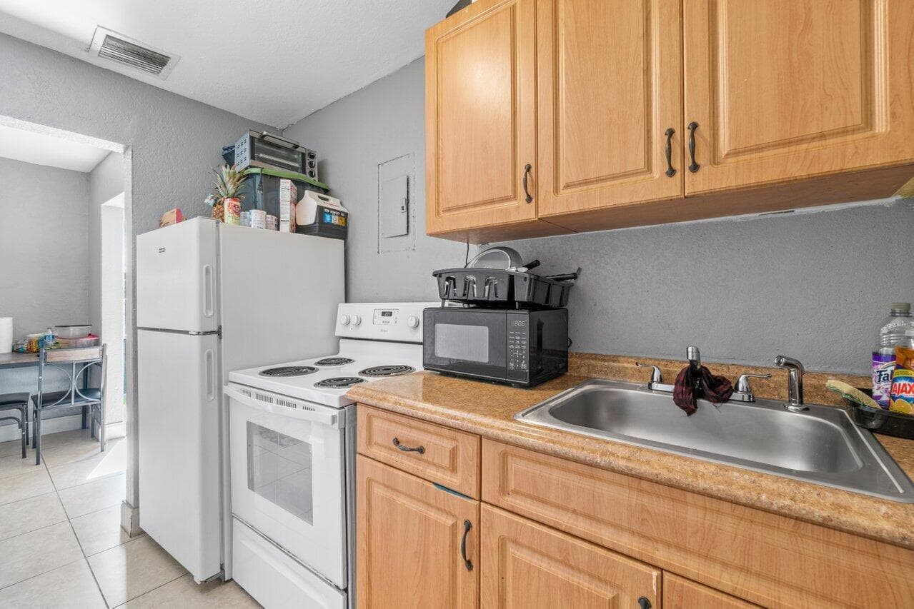 320 Swain Boulevard, Greenacres, FL 33463 13