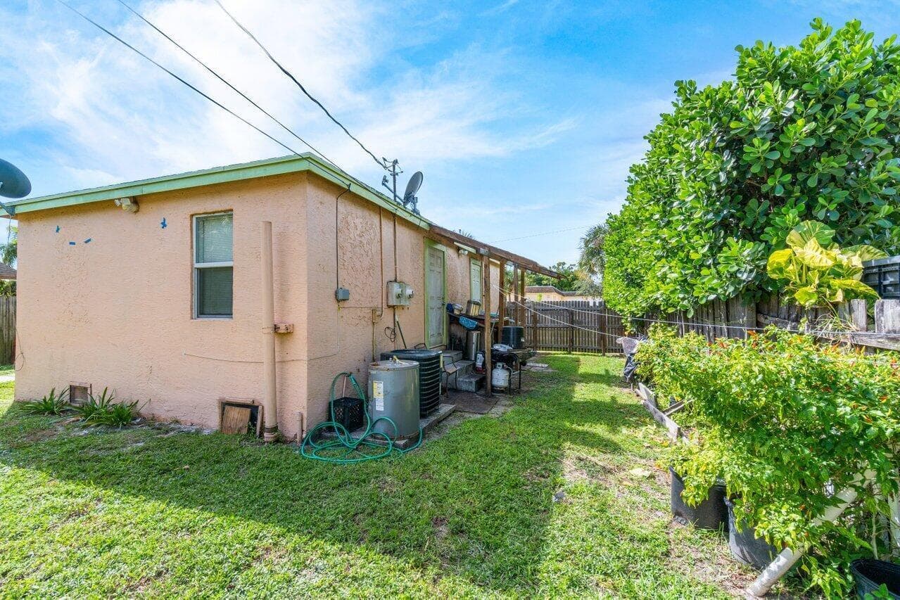 320 Swain Boulevard, Greenacres, FL 33463 32