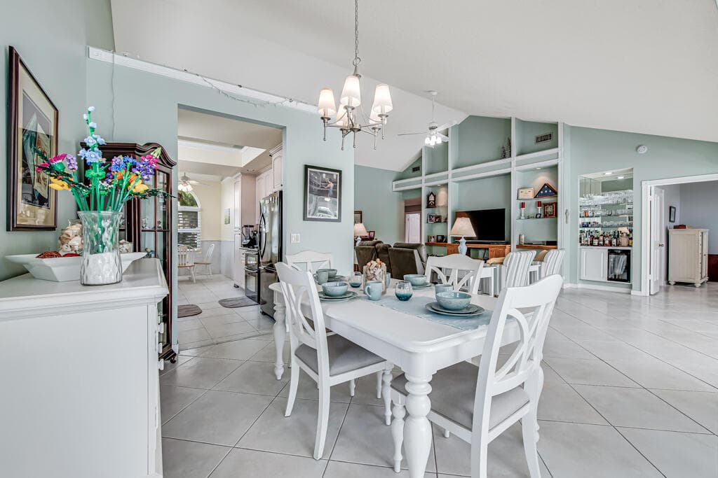 2390 Saratoga Bay Drive, West Palm Beach, FL 33409 12