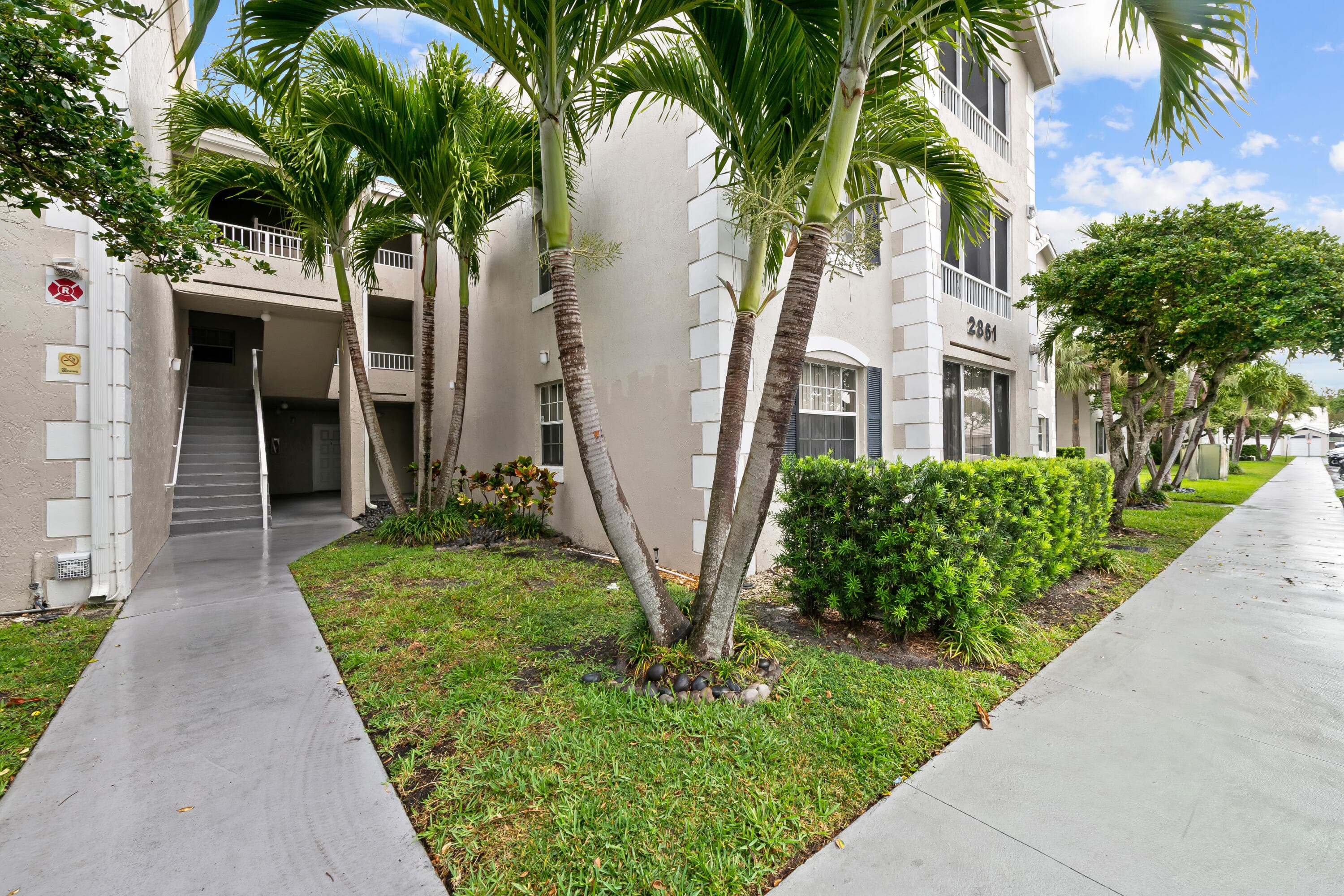 2861 N Oakland Forest Drive 202, Oakland Park, FL 33309