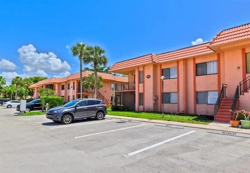 235 Lakeview Drive 104, Weston, FL 33326 6