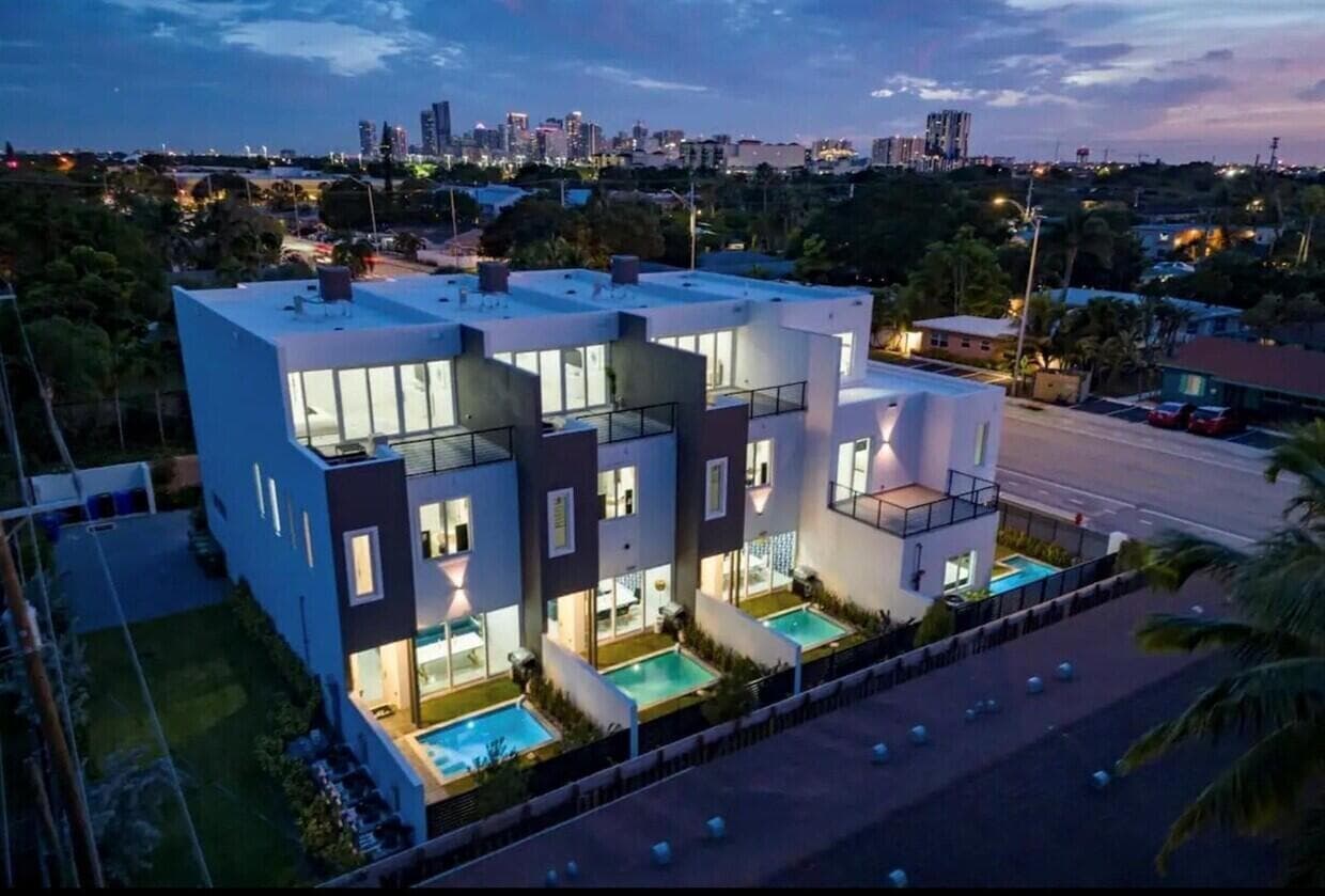 1220 NE 15th Avenue, Fort Lauderdale, FL 33304 2