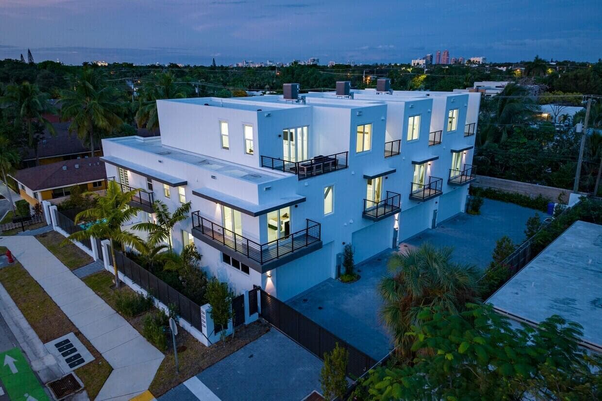 1220 NE 15th Avenue, Fort Lauderdale, FL 33304 3