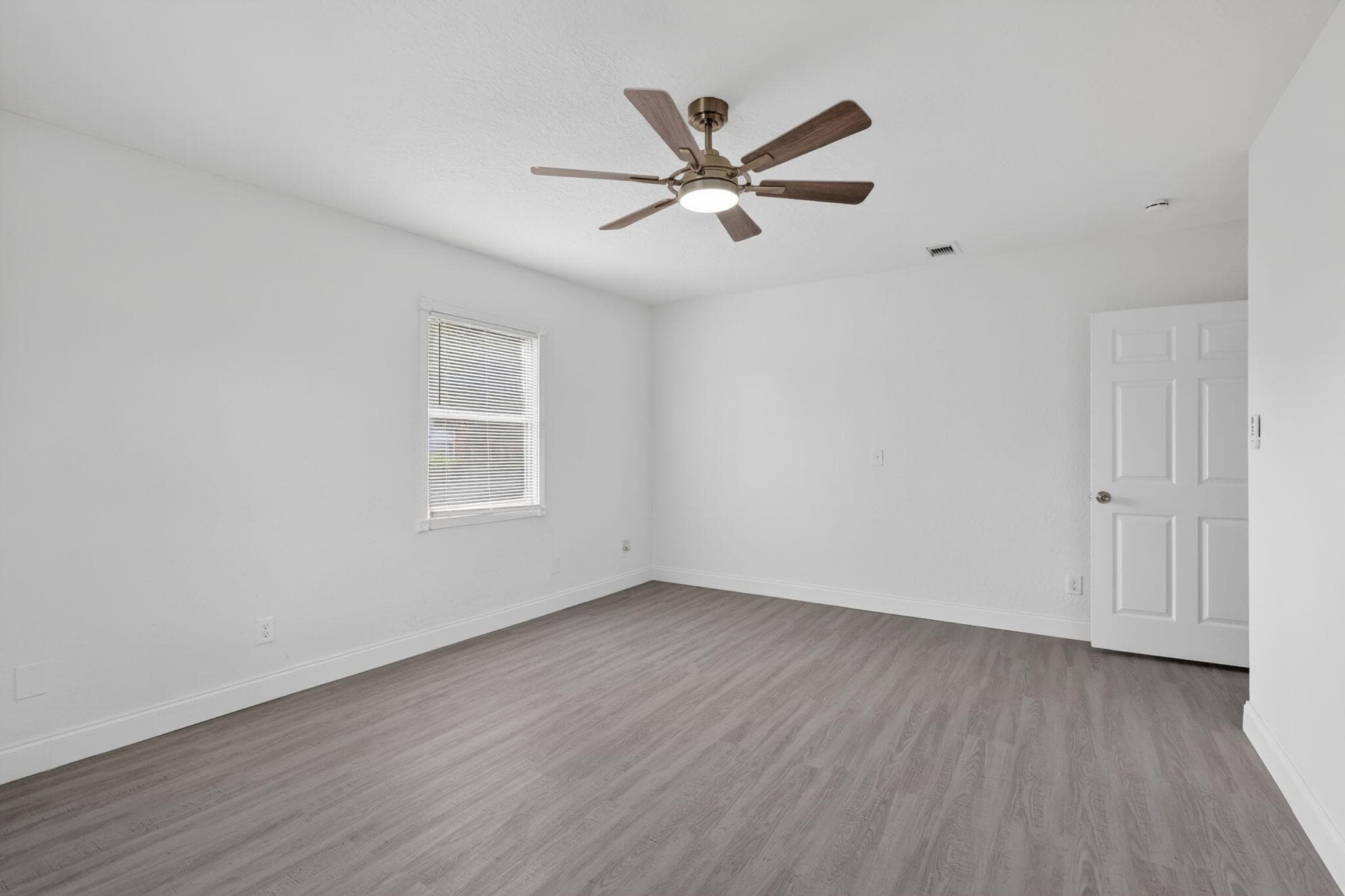 124 SE Eyerly Avenue, Port St. Lucie, FL 34983 24