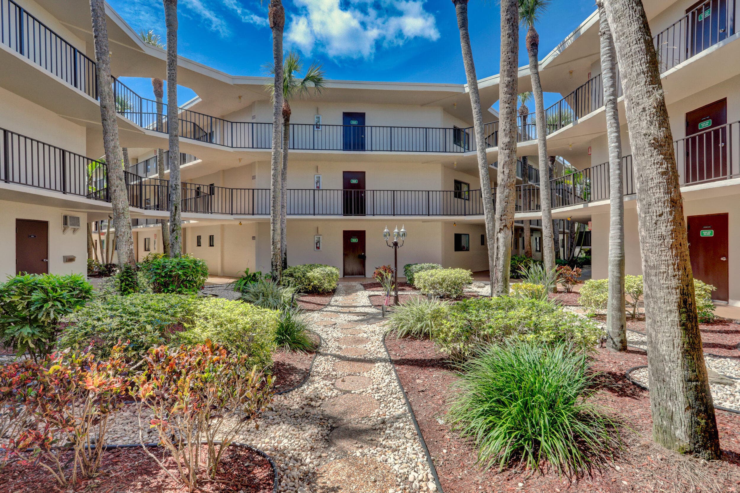 5370 Las Verdes Circle 324, Delray Beach, FL 33484