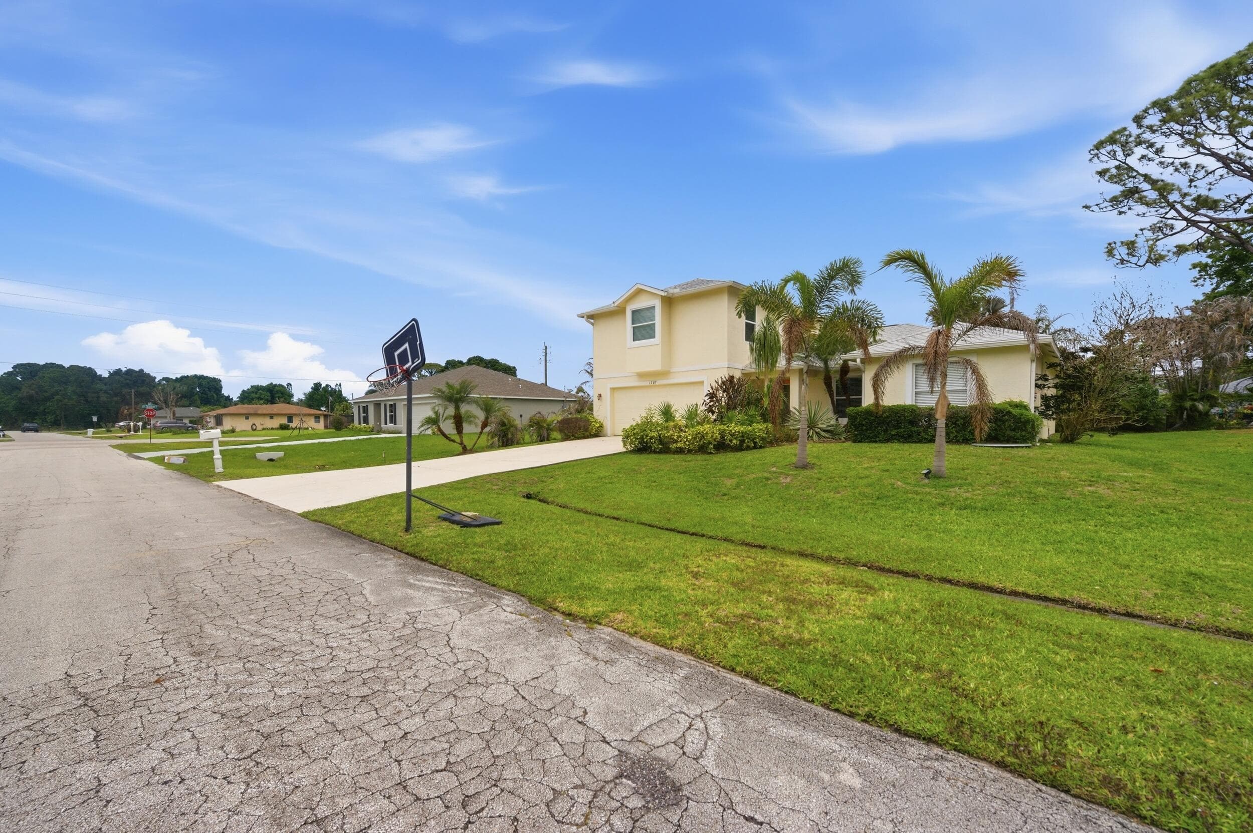 1707 SE Manth Lane, Port St. Lucie, FL 34983 25