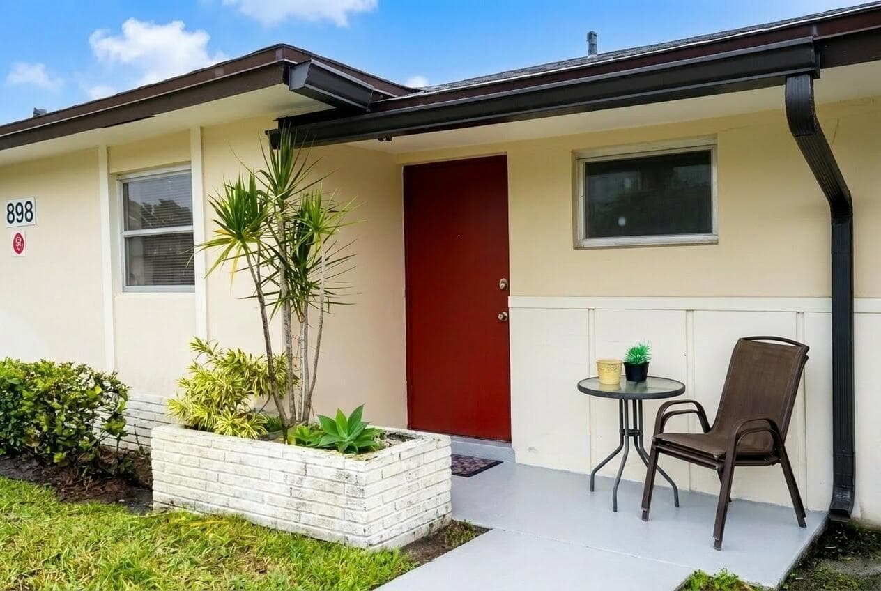 2898 Ashley Dr Drive E C, West Palm Beach, FL 33415