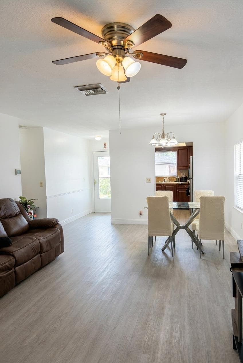 2898 Ashley Dr Drive E C, West Palm Beach, FL 33415 4