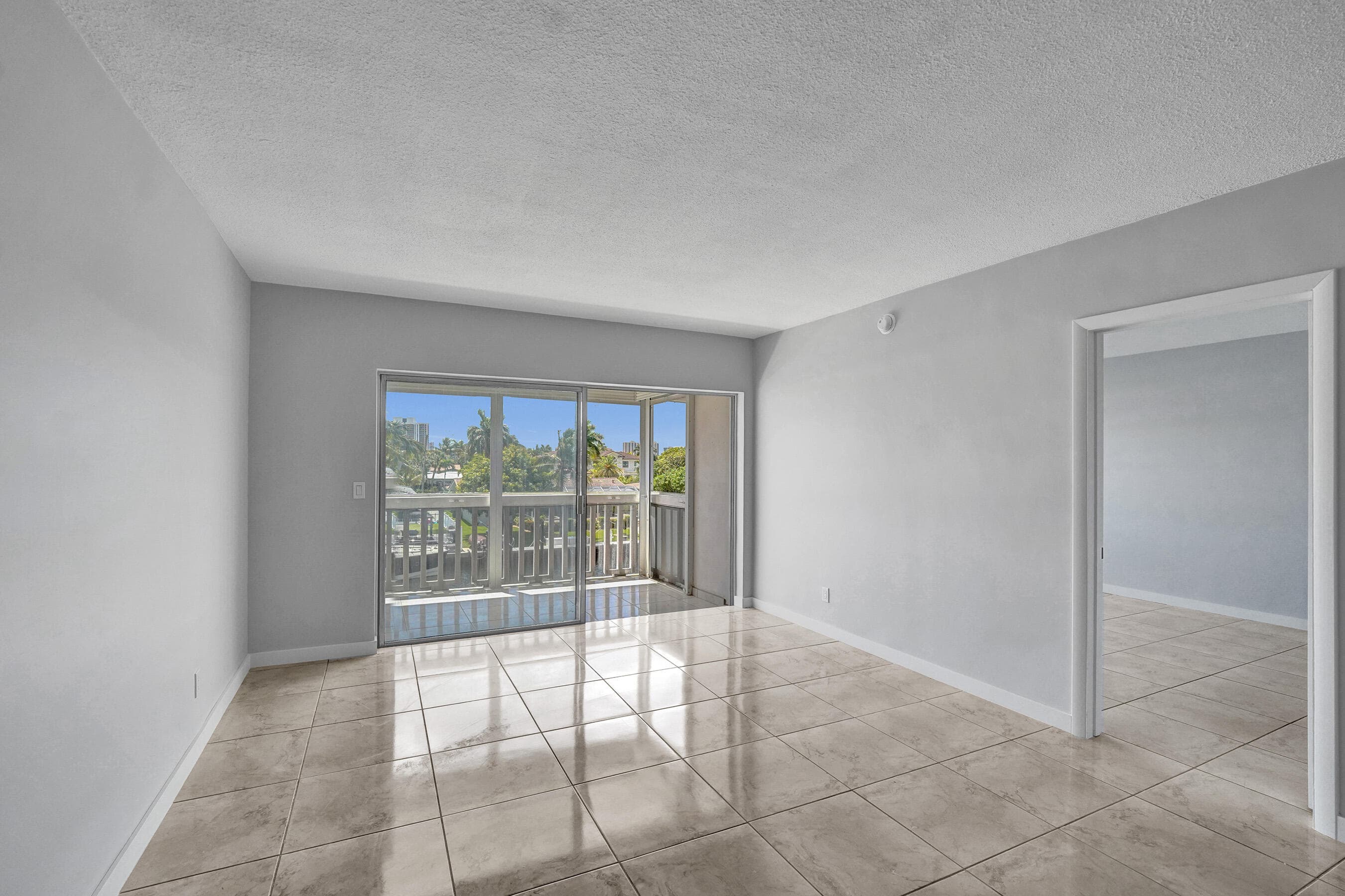 455 Paradise Isle Boulevard 305, Hallandale Beach, FL 33009 10