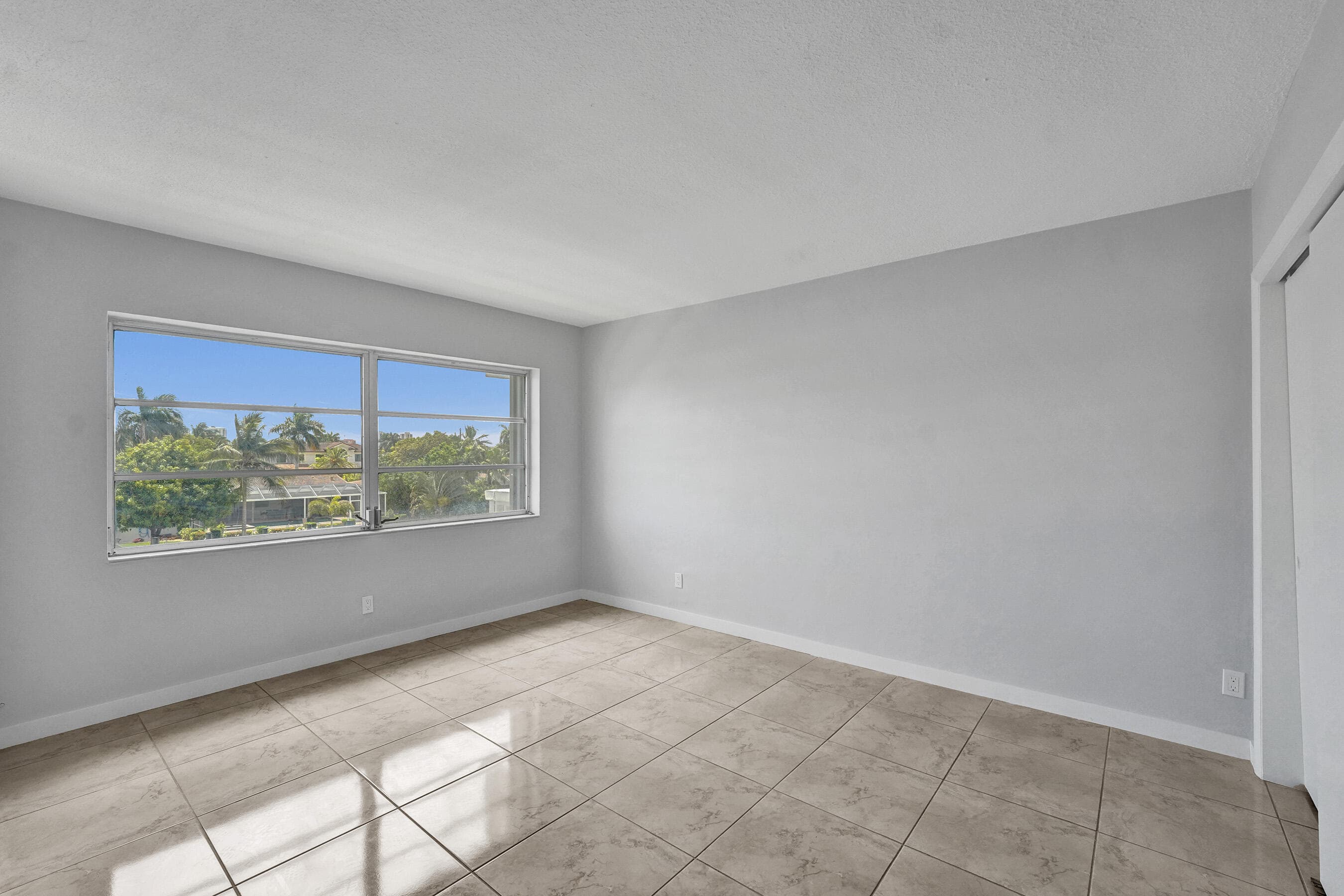 455 Paradise Isle Boulevard 305, Hallandale Beach, FL 33009 16