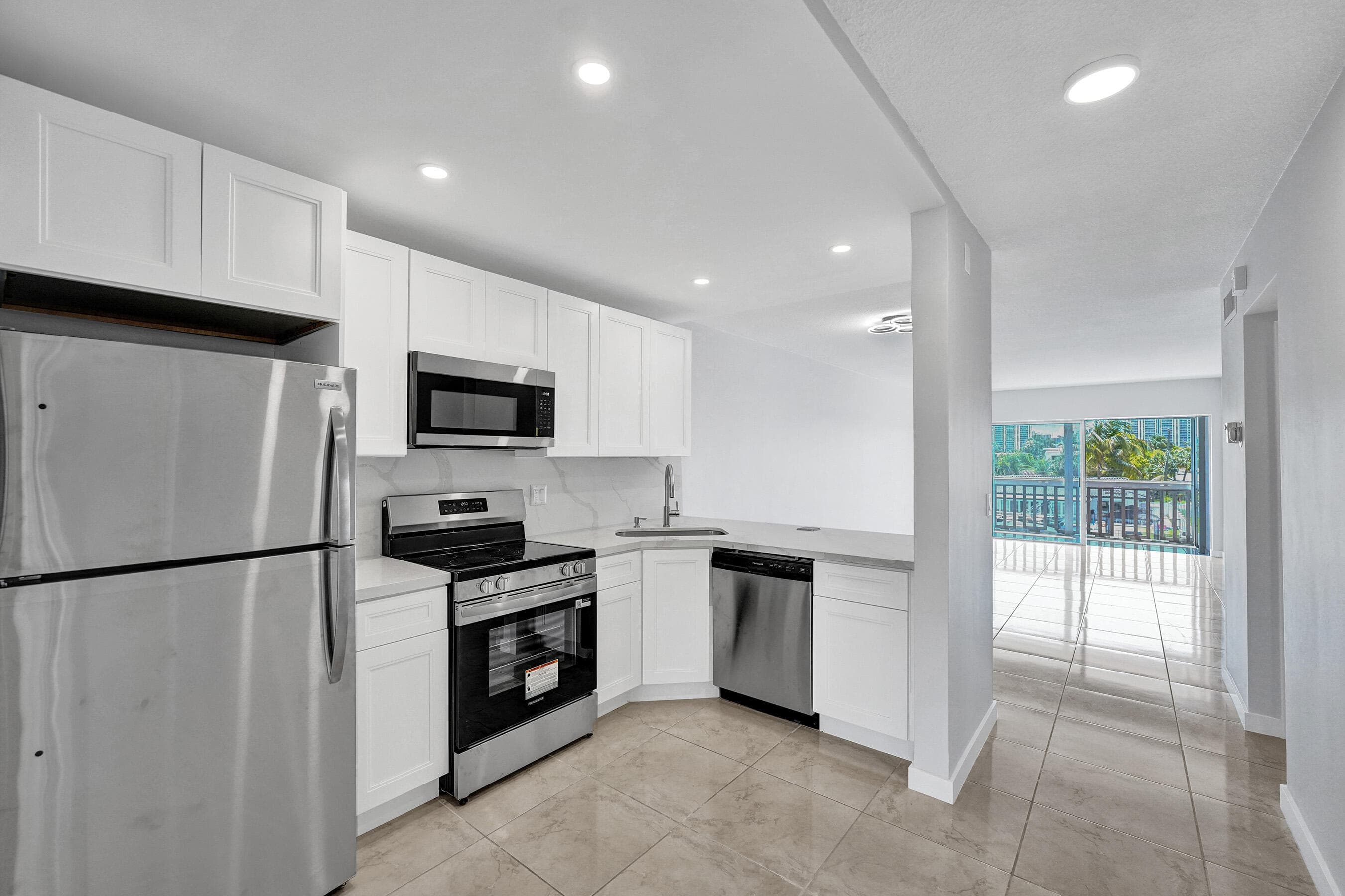 455 Paradise Isle Boulevard 305, Hallandale Beach, FL 33009 4