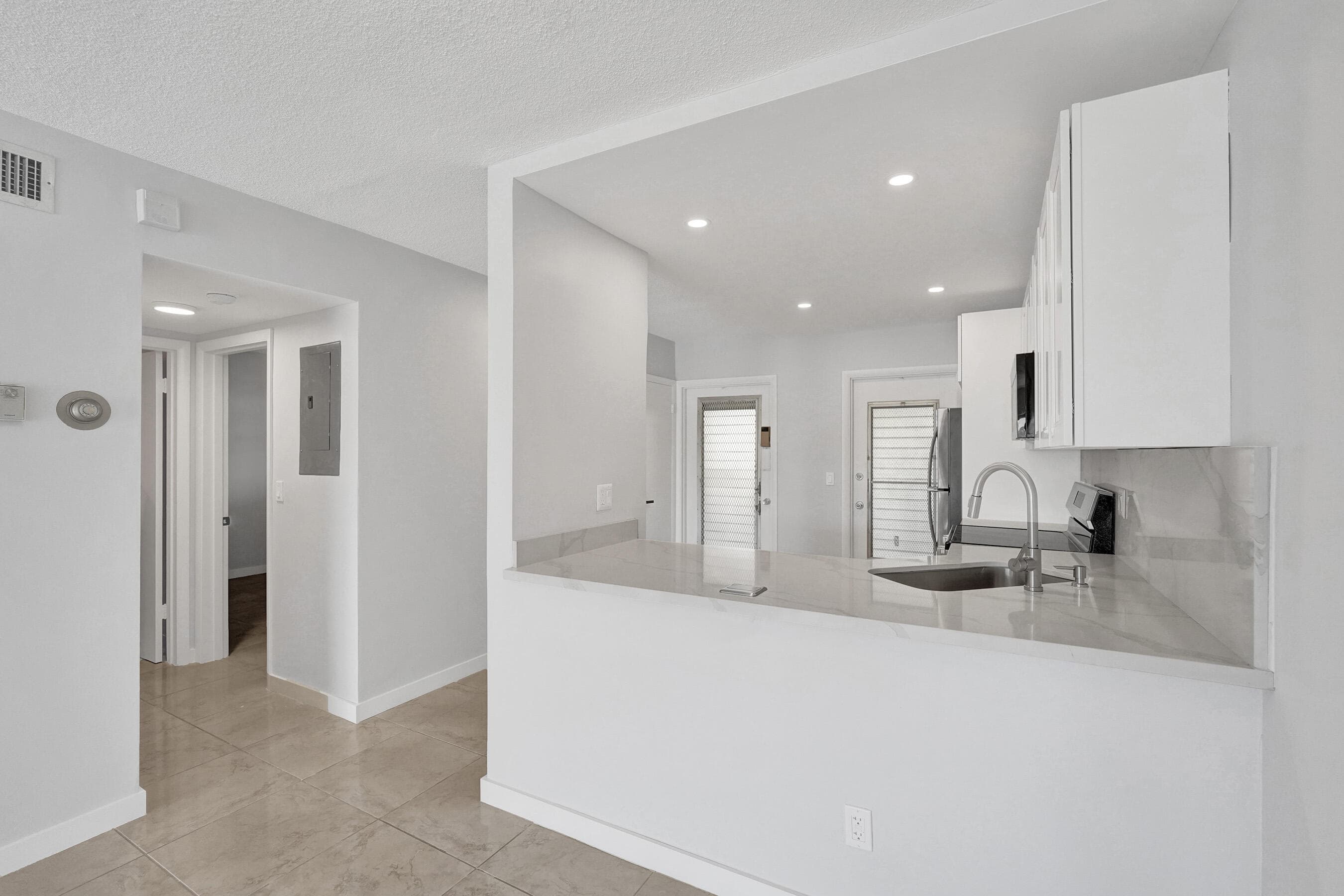 455 Paradise Isle Boulevard 305, Hallandale Beach, FL 33009 7