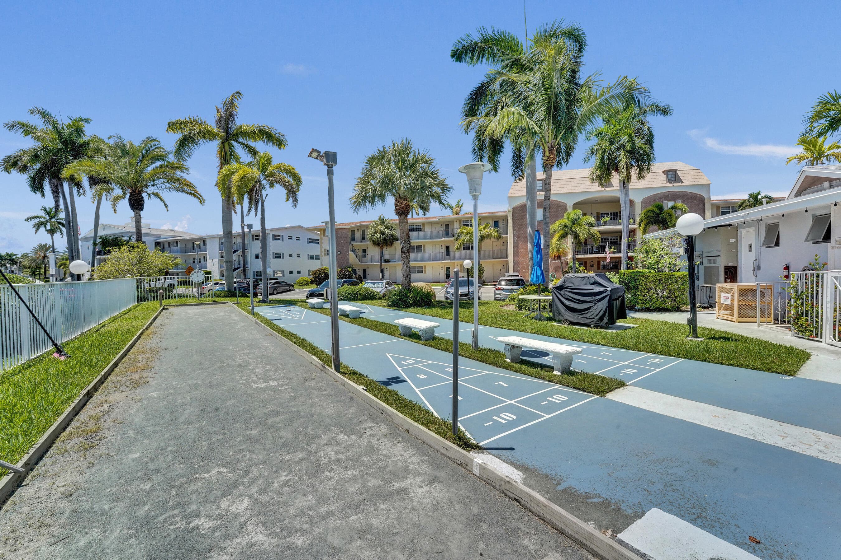 455 Paradise Isle Boulevard 305, Hallandale Beach, FL 33009 26