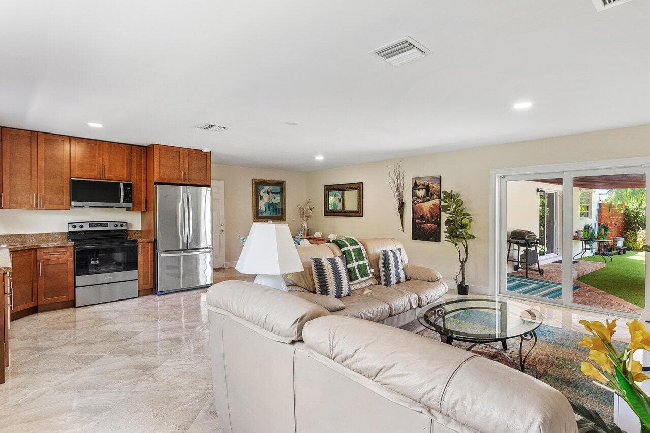 1650 NE 3rd Avenue, Delray Beach, FL 33444 18