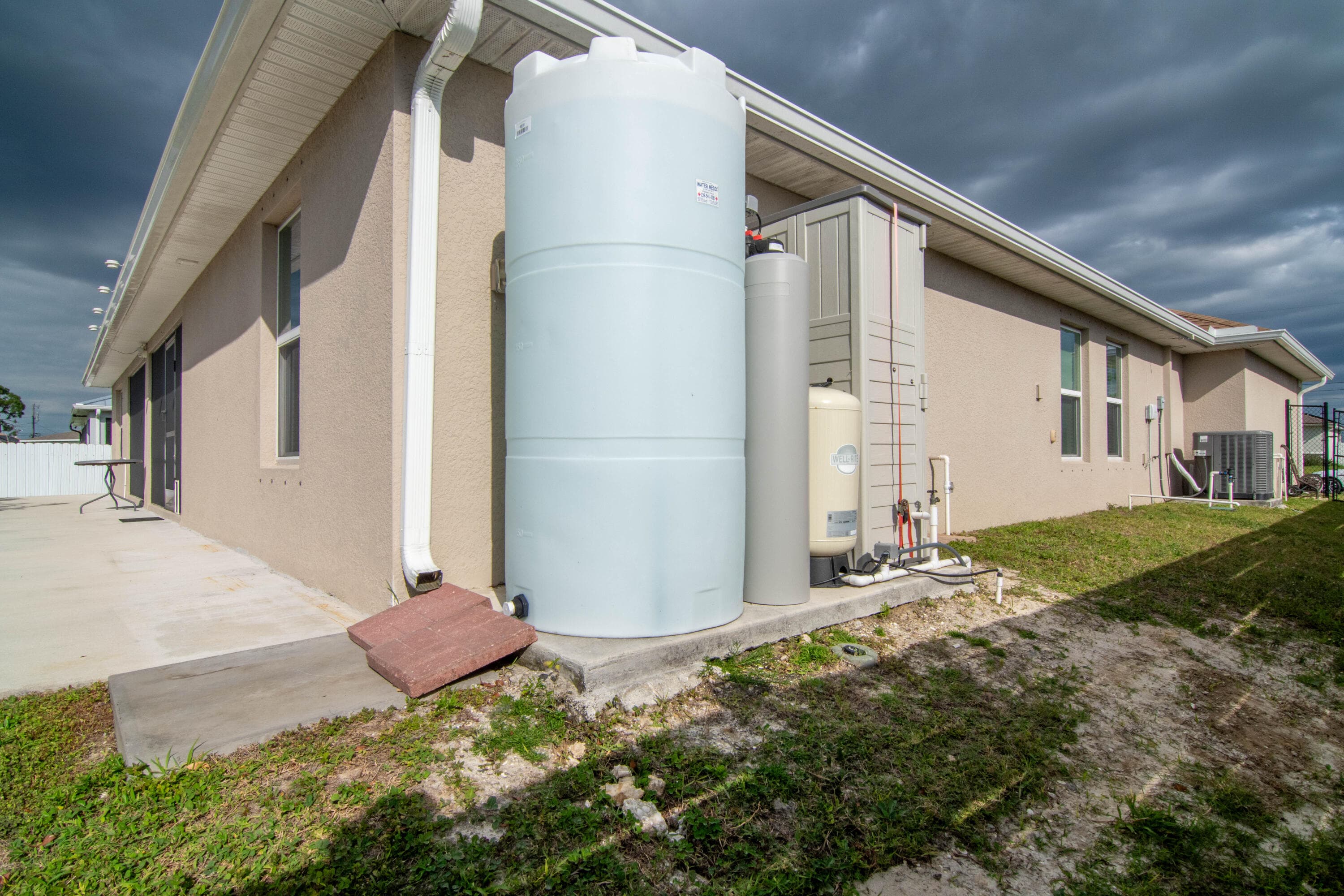 1513 NE 43rd Terrace, Cape Coral, FL 33909 35