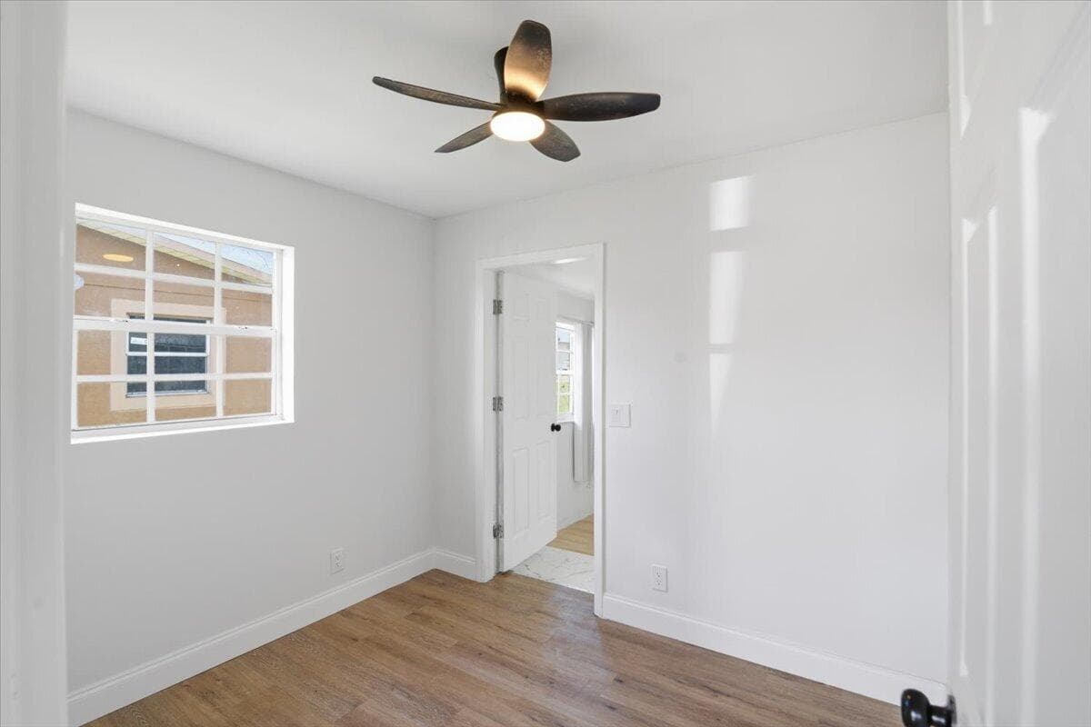 270 SW 10th Avenue, South Bay, FL 33493 21