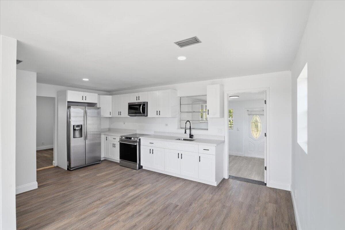 270 SW 10th Avenue, South Bay, FL 33493 5