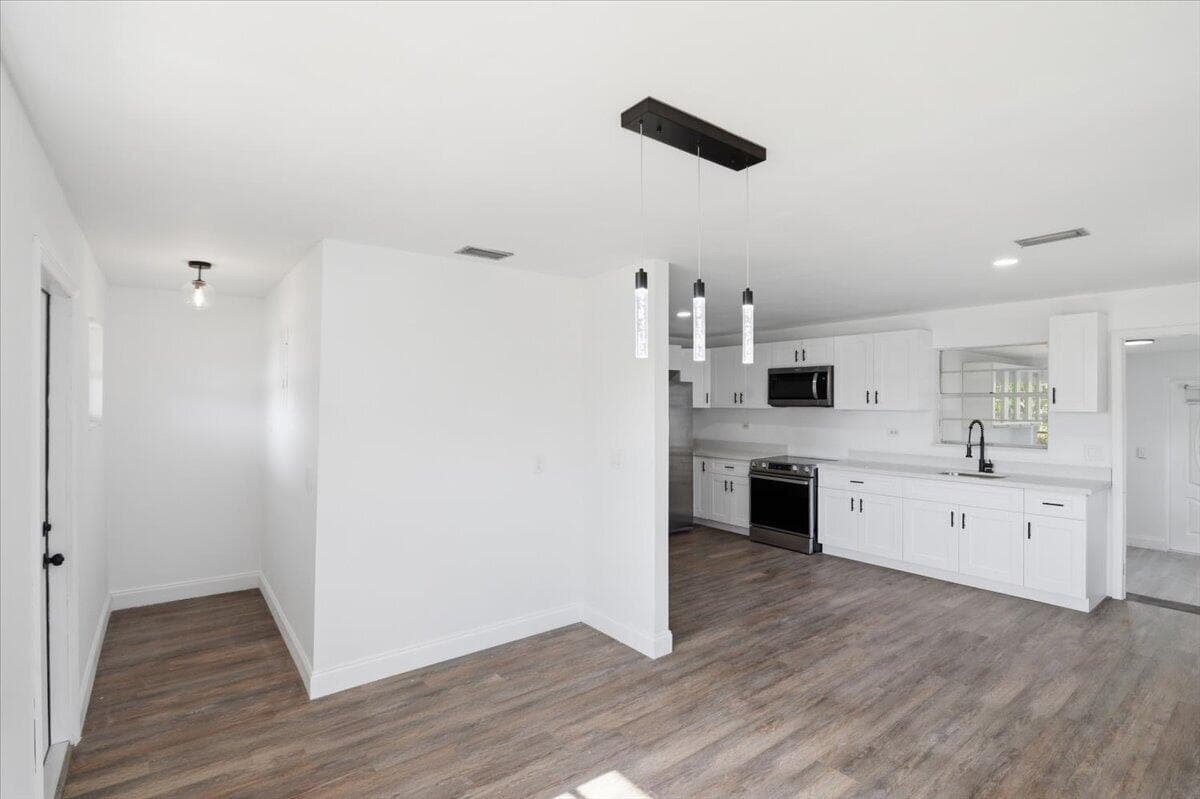 270 SW 10th Avenue, South Bay, FL 33493 6