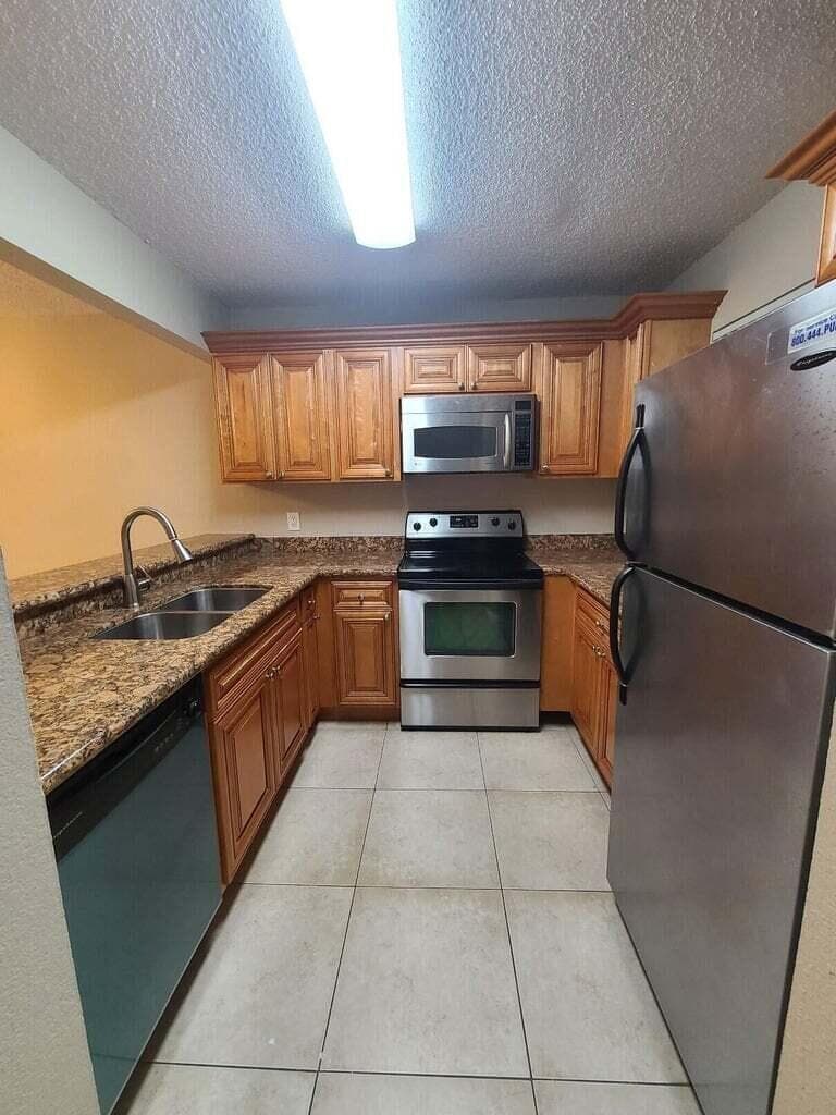 1517 Lake Crystal Drive E, West Palm Beach, FL 33411 7