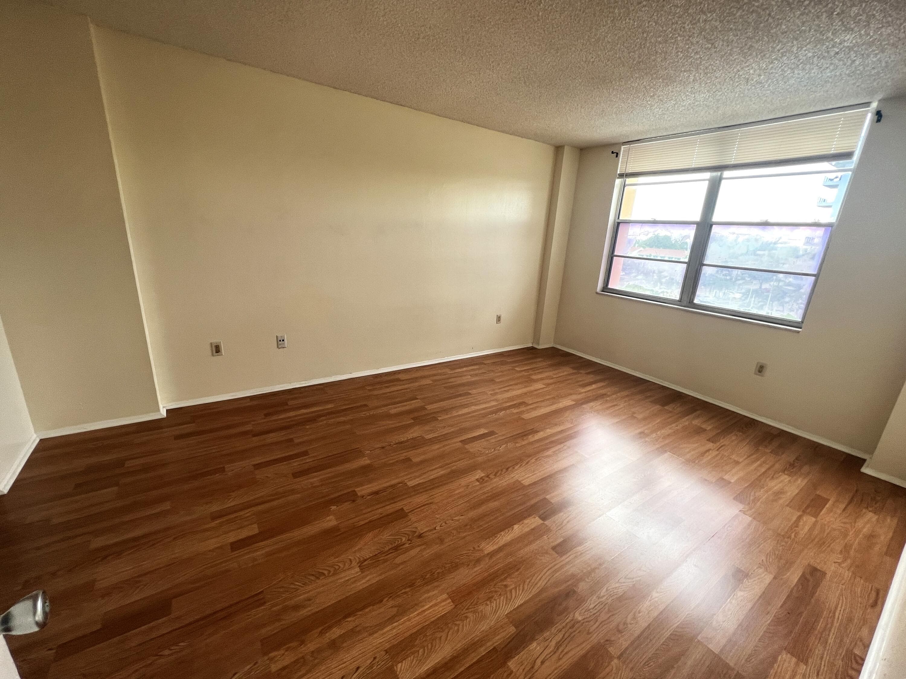 15600 NW 7th Avenue 516, Miami, FL 33169 5