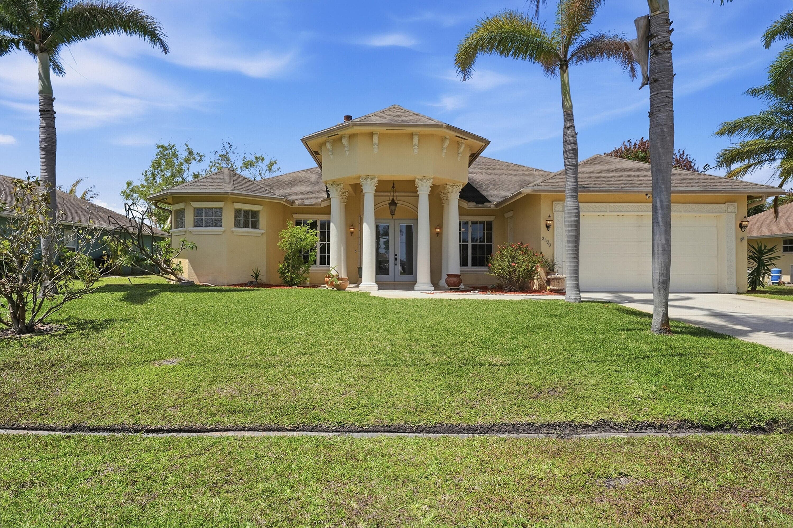 2199 SE Heathwood Circle, Port St. Lucie, FL 34952 2