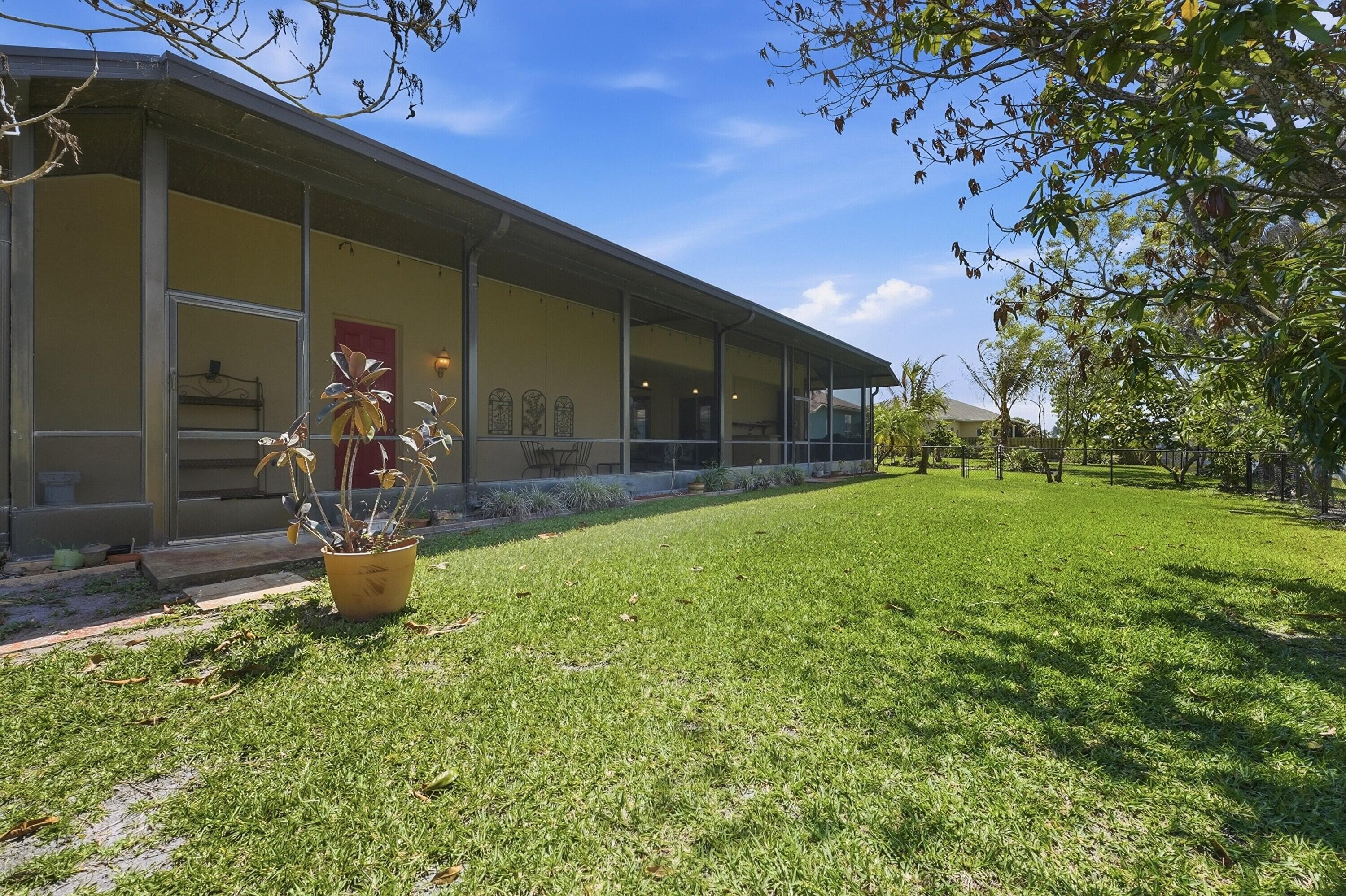 2199 SE Heathwood Circle, Port St. Lucie, FL 34952 35