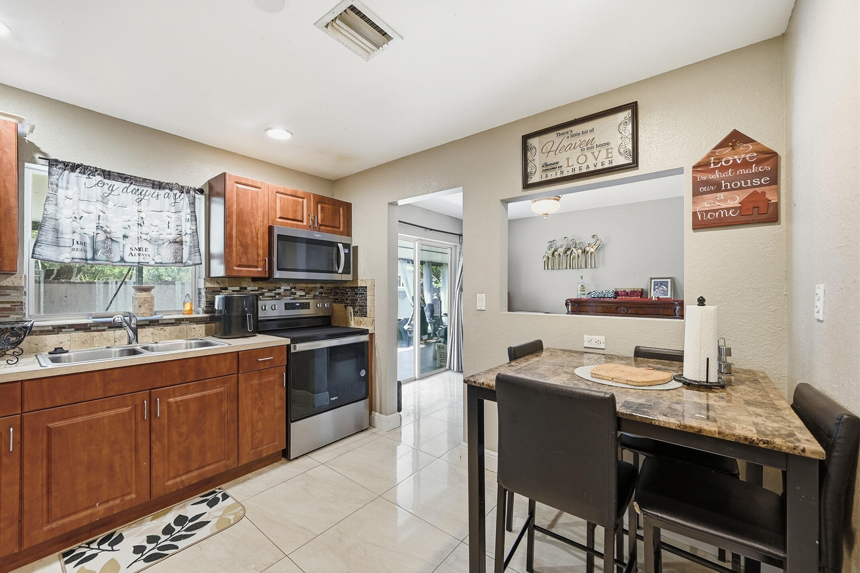 2350 NW 60th Avenue, Sunrise, FL 33313 9