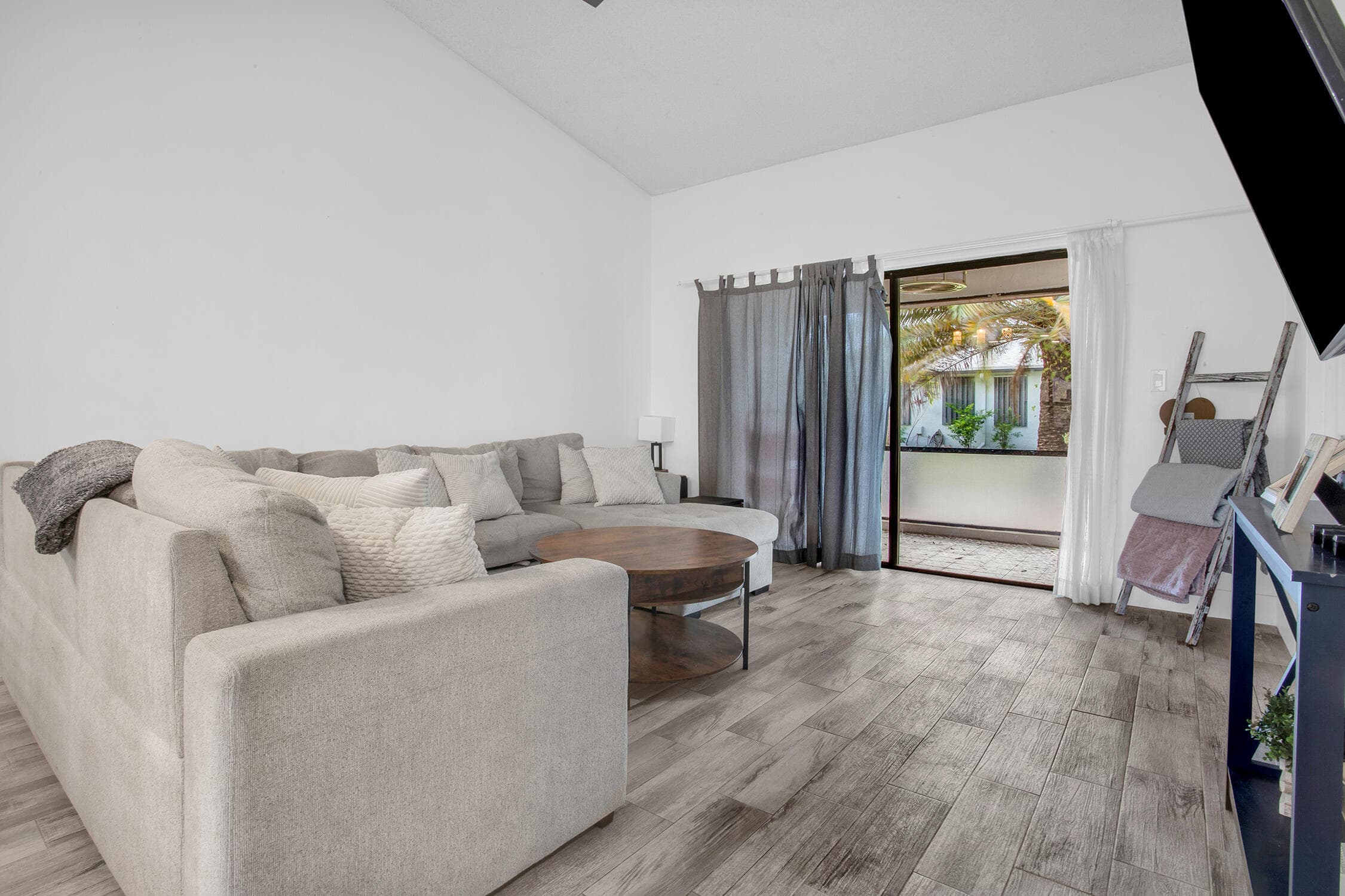 8202 NW 100th Drive, Tamarac, FL 33321 9