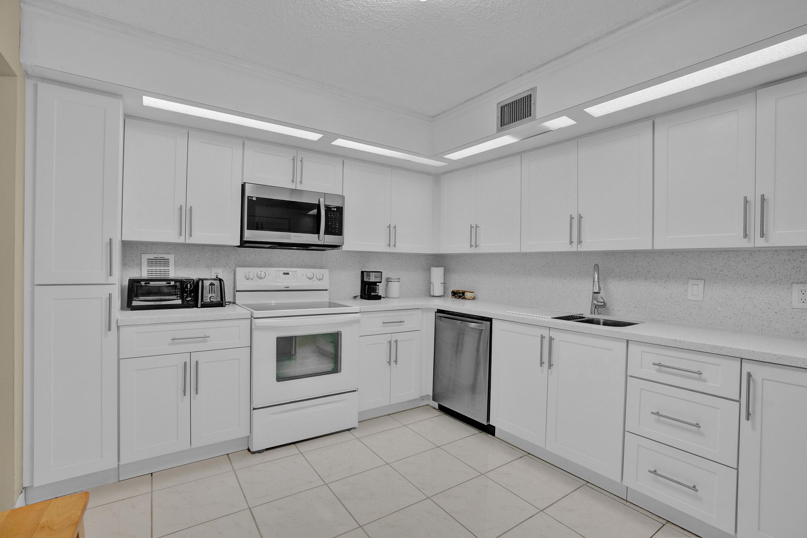 2800 N 46th Avenue A302, Hollywood, FL 33021 2